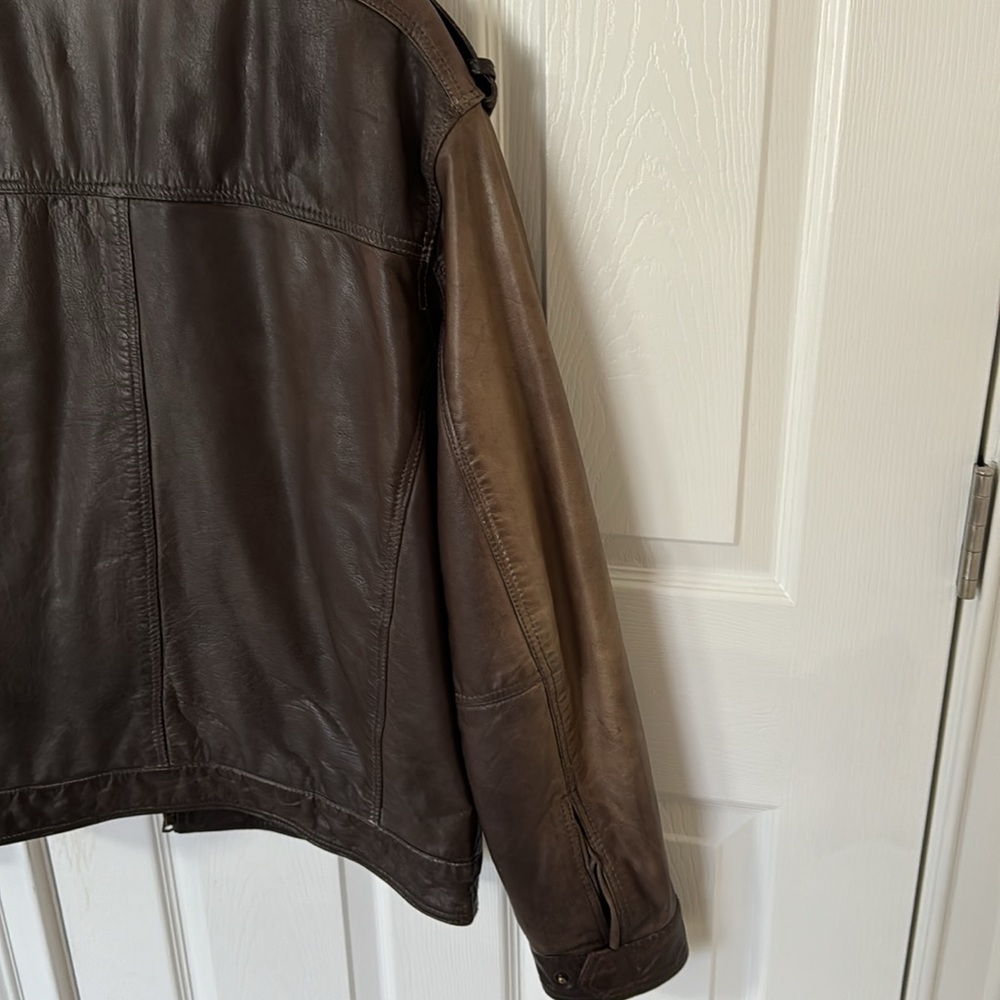 Men’s Leather Jacket - Picture 4 of 8